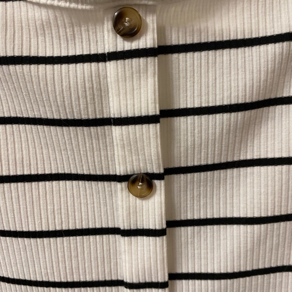 SHEIN Black and White Button Down Shirt - Picture 6 of 6